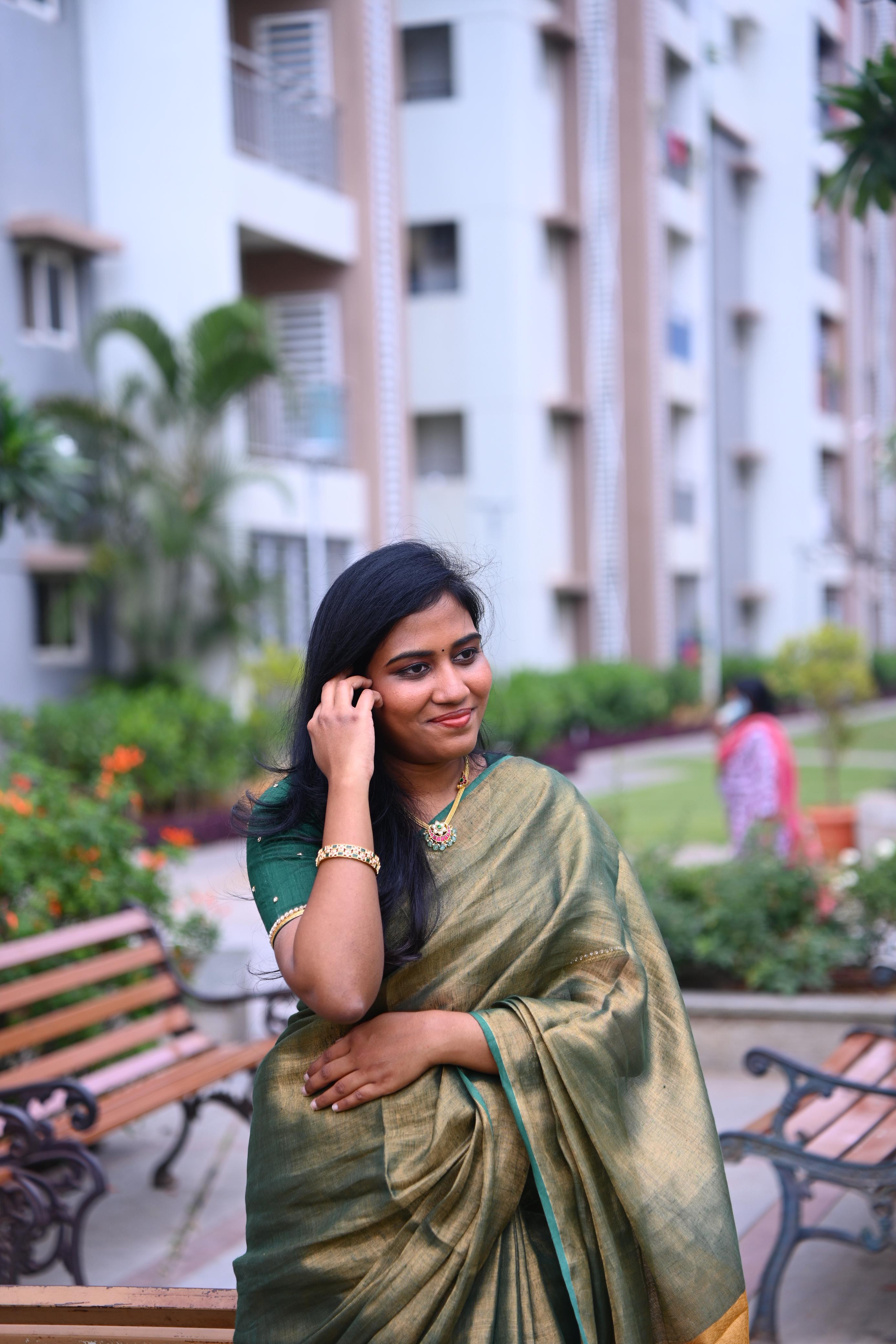 Occasion makeup, green tissue saree